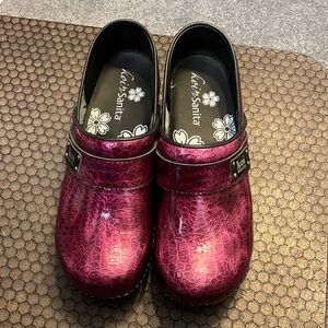 Sanita Magenta Patterned Clogs